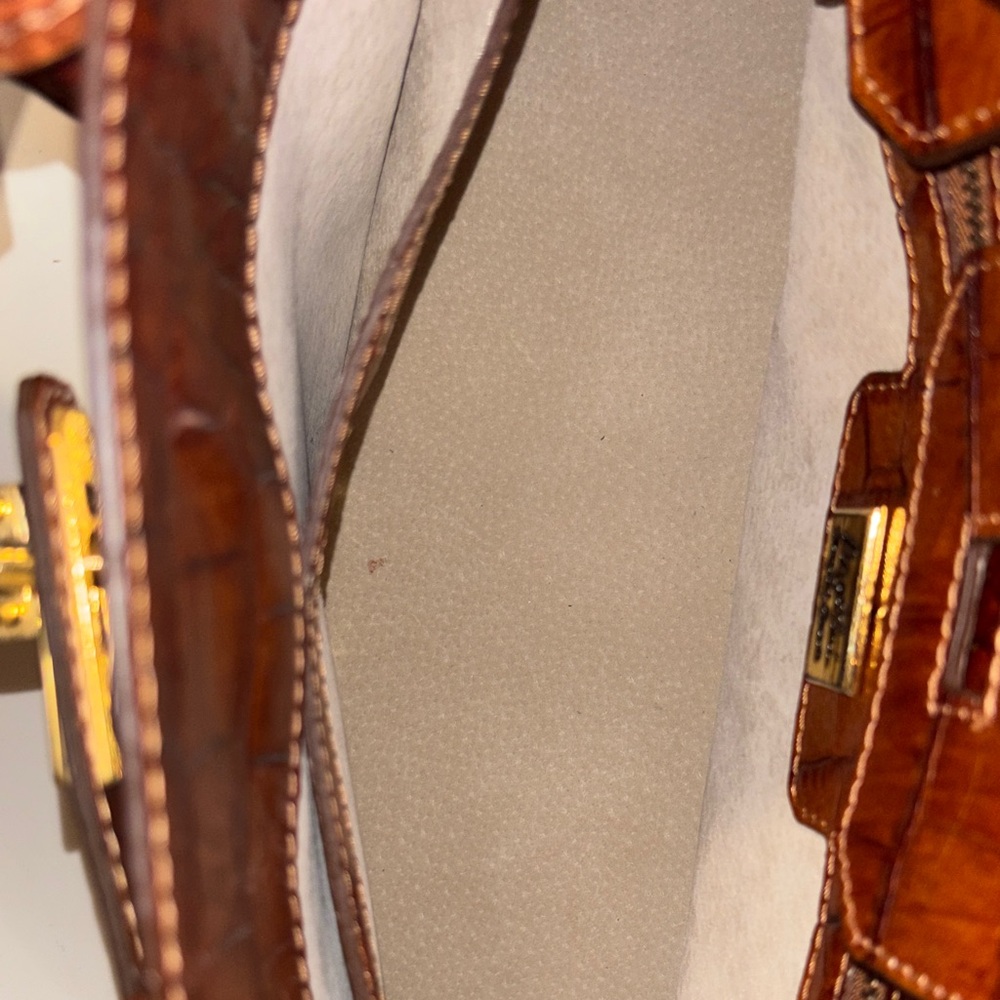 Sophisticated Brown Crocodile Leather Handbag - Picture 5 of 15